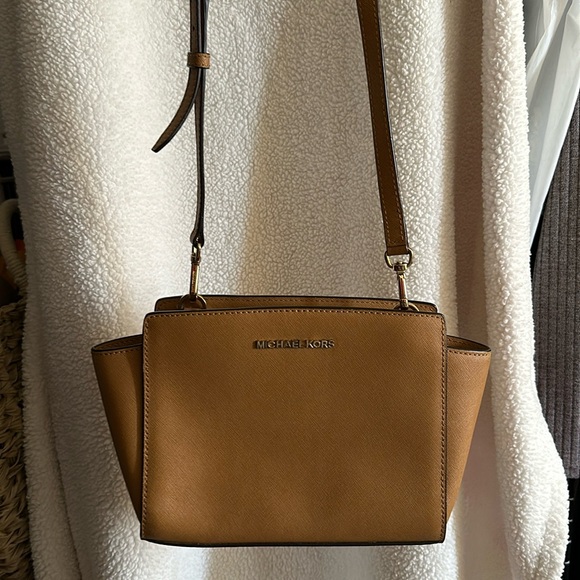 Michael Kors Crossbody Handbag - Picture 1 of 3